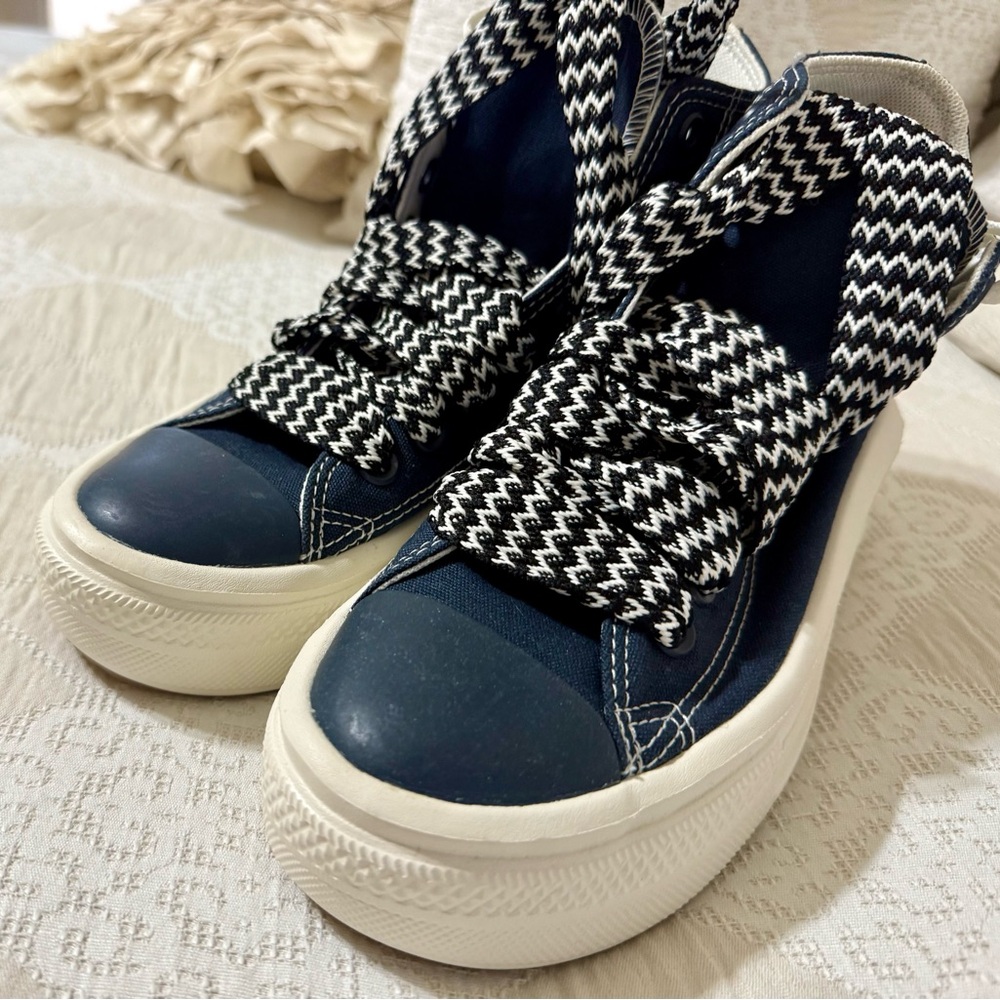 Chuck Taylor All Star Move Platform Women's High-Top Sneakers - Navy and White - Picture 4 of 16